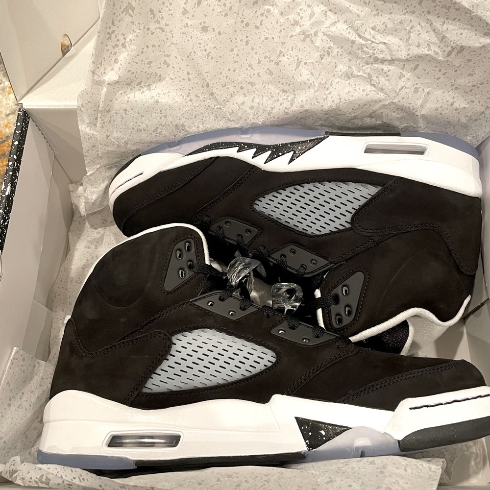 Jordan 5 “Moonlight” 2021 release